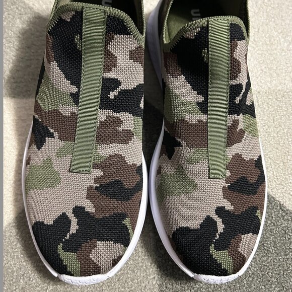 Urban Sport by J/Slides ⭐️EUC⭐️ Dalila Camo Slip-on Sneakers Women's Size 9.5M - Picture 3 of 11